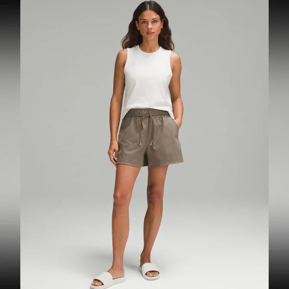 Cinchable Waist HR Woven Short 3.5” - Picture 3 of 11